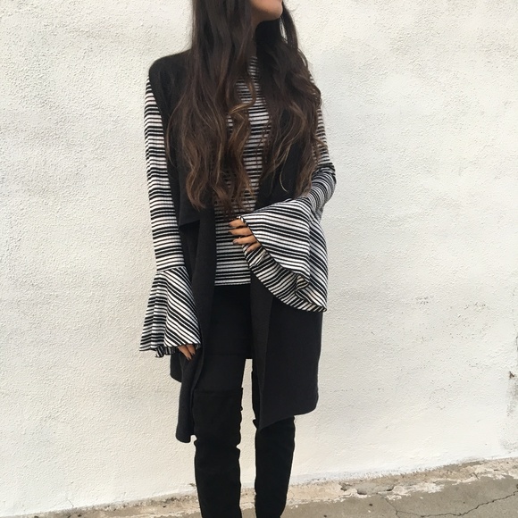 Zara Tops - Zara Bell Sleeve Top